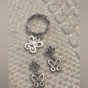 James Avery silver ring with matching earrings. Perfect condition 5